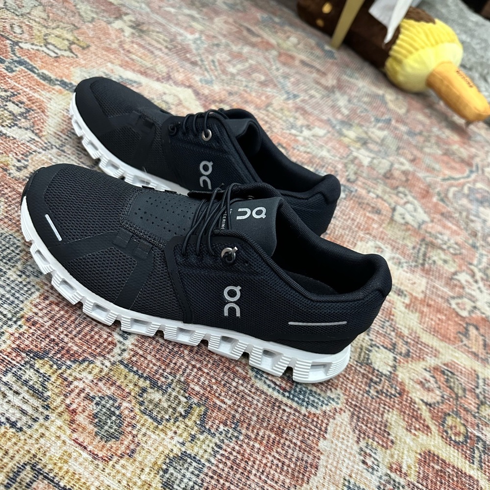 On Cloud 5 Running Shoes